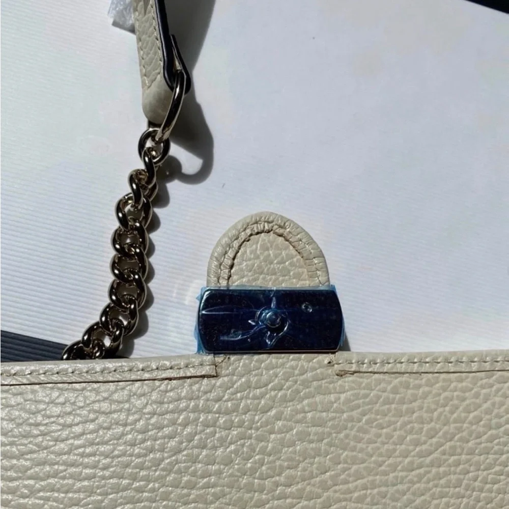 Gucci Ivory Pebbled Leather WOC with Gold Interlocking G - Picture 2 of 6